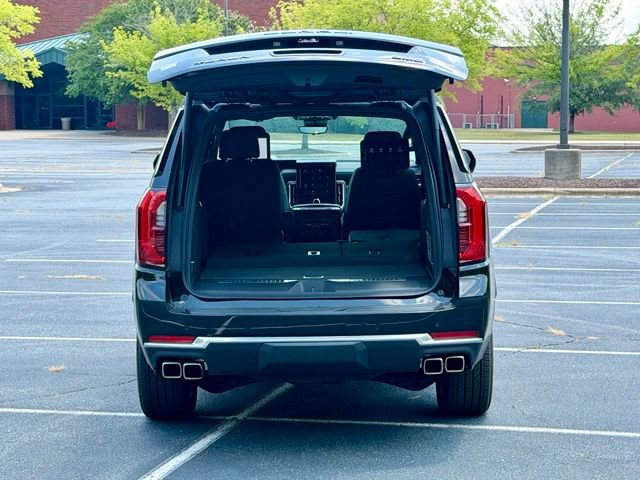 Used 2026 GMC Yukon Denali w/ Denali Reserve Package AWD/4WD image 17