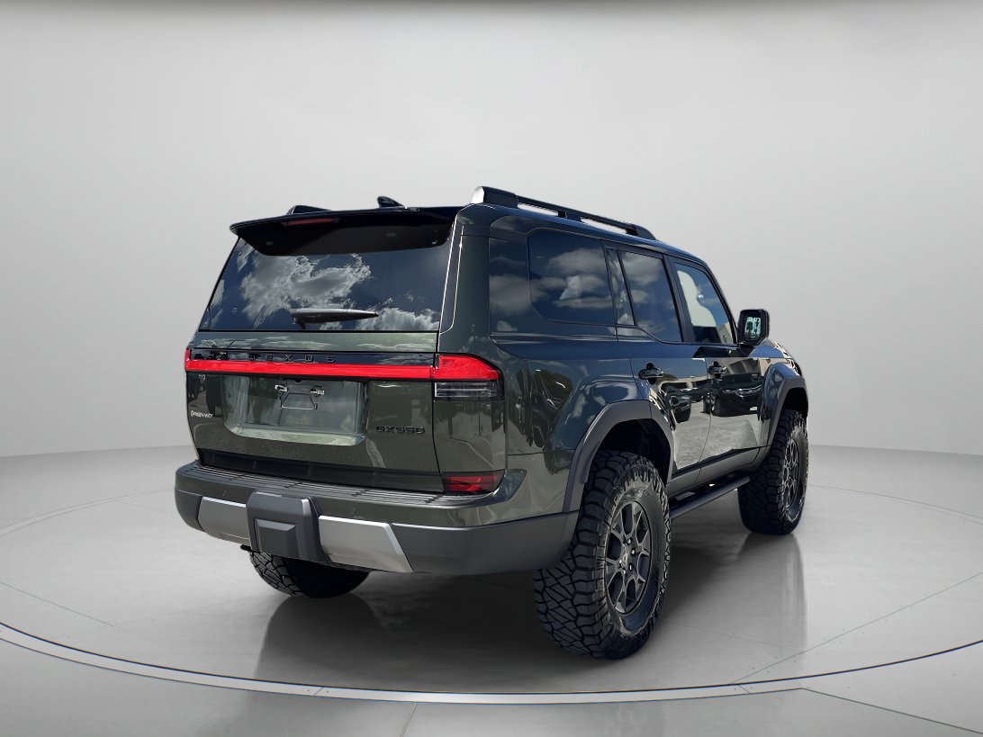 Used 2024 Lexus GX 550 image 3
