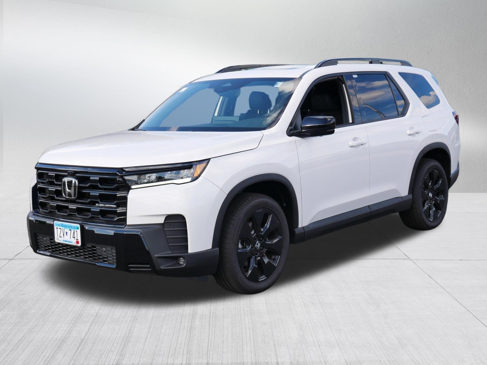 Certified 2026 Honda Pilot Black Edition image 3