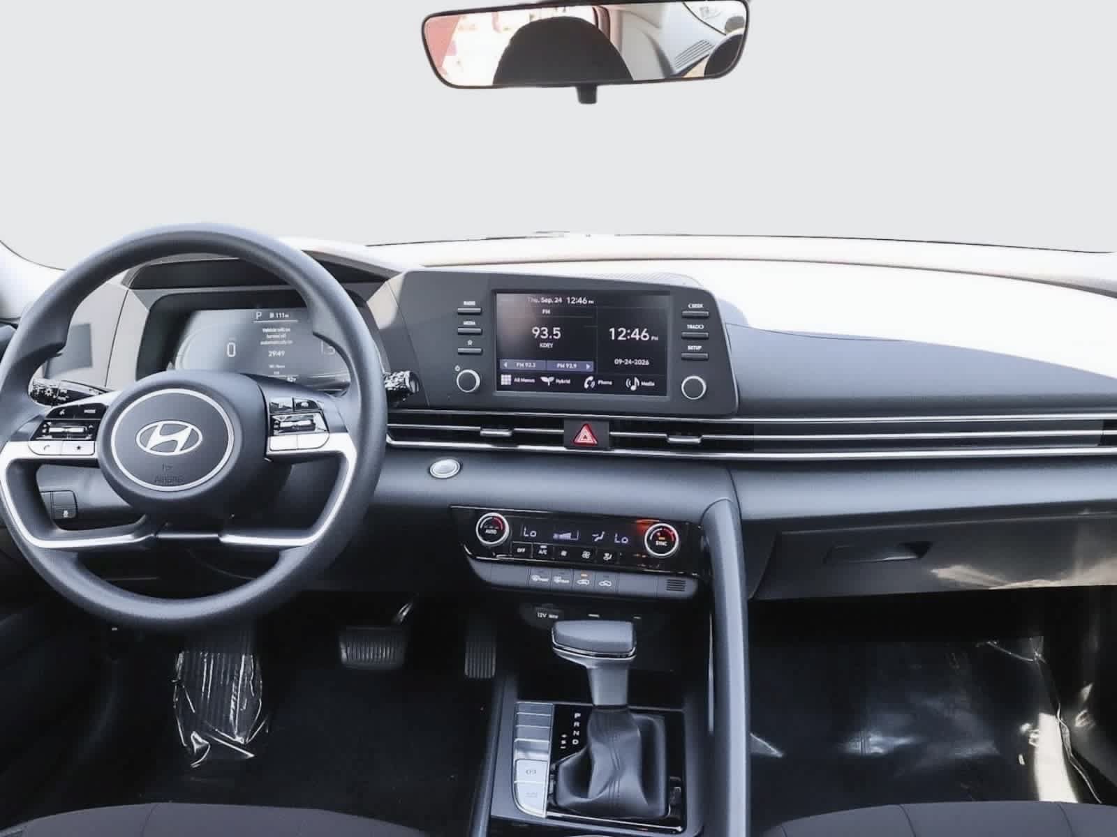 Used 2025 Hyundai Elantra Hybrid FWD image 17