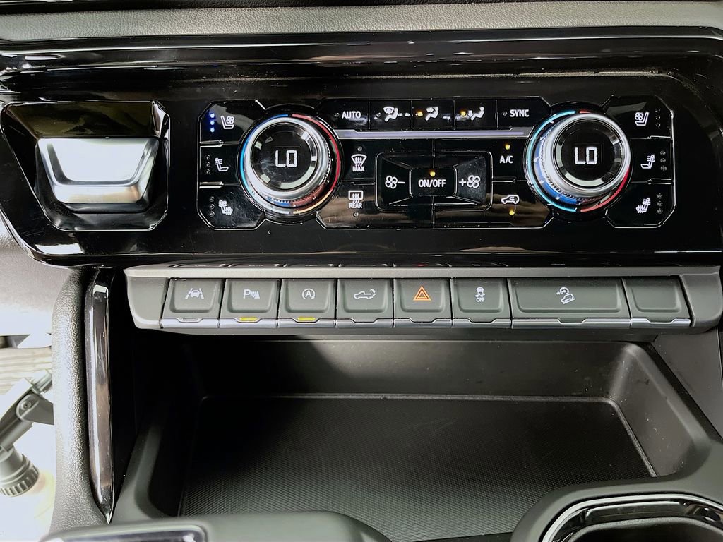 Used 2025 GMC Sierra 1500 AT4 w/ AT4 Premium Package AWD/4WD image 17