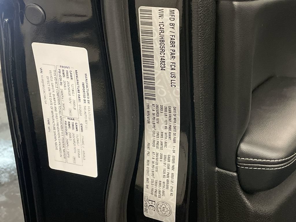 Used 2024 Jeep Grand Cherokee Limited w/ Luxury Tech Group II AWD/4WD image 29