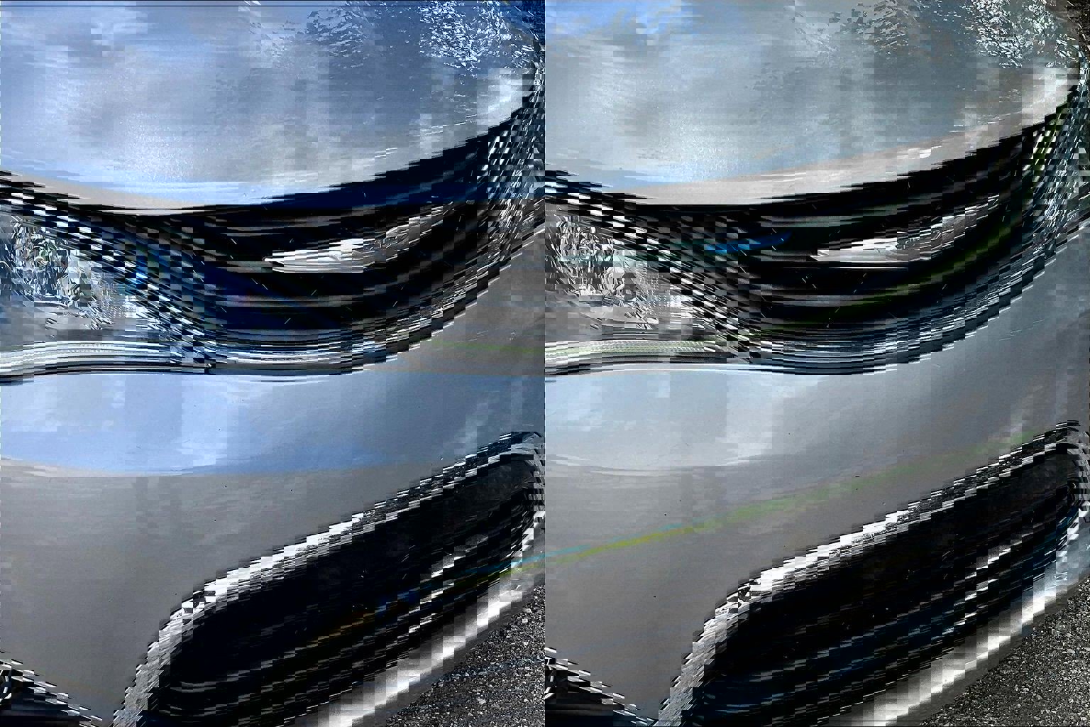 Used 2018 Chrysler Pacifica Touring-L image 30