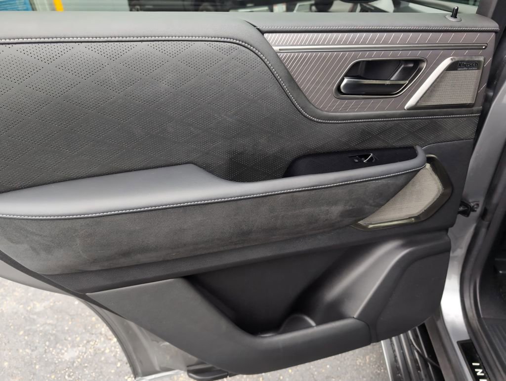 Used 2025 INFINITI QX80 Autograph image 12