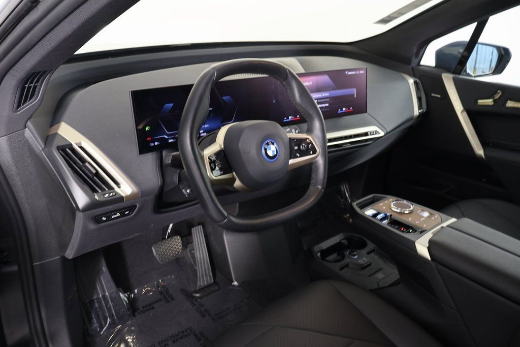 Used 2023 BMW iX xDrive50 w/ Premium Package AWD/4WD image 7