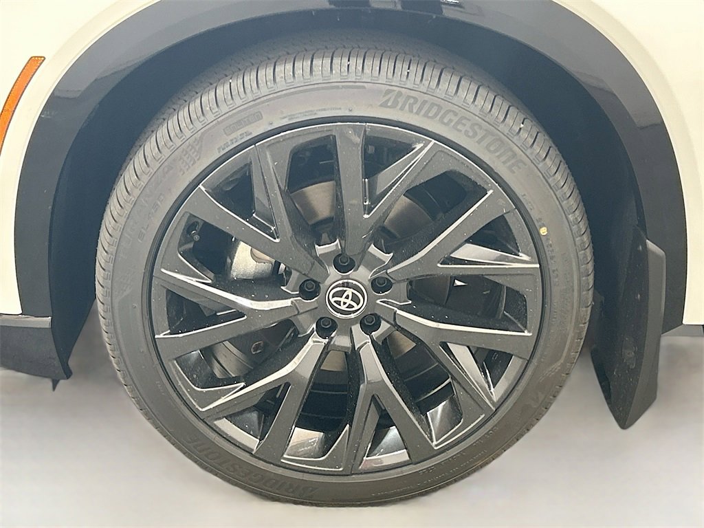 New 2025 Toyota Crown Signia image 8