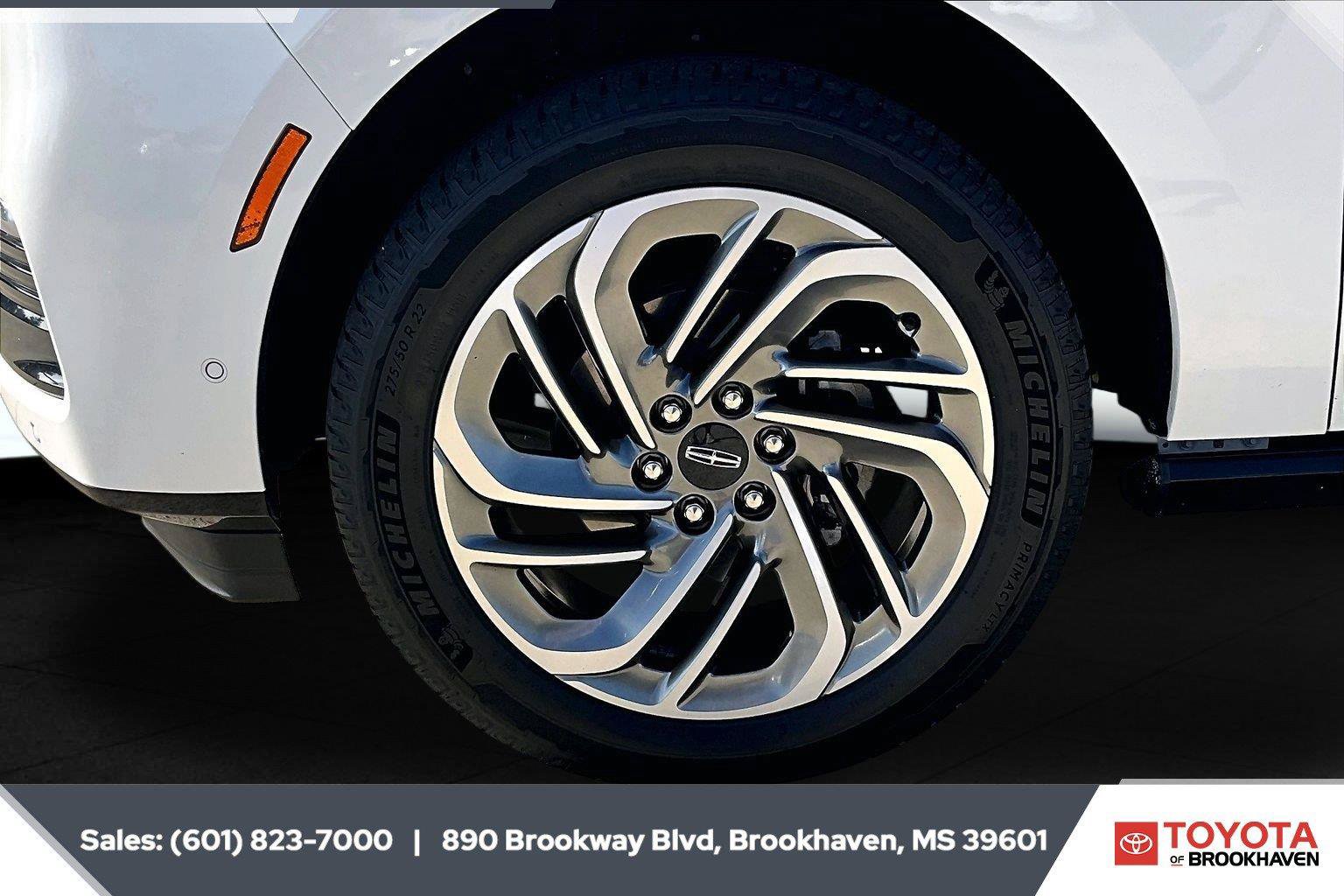 Used 2025 Lincoln Navigator L Reserve AWD/4WD image 7