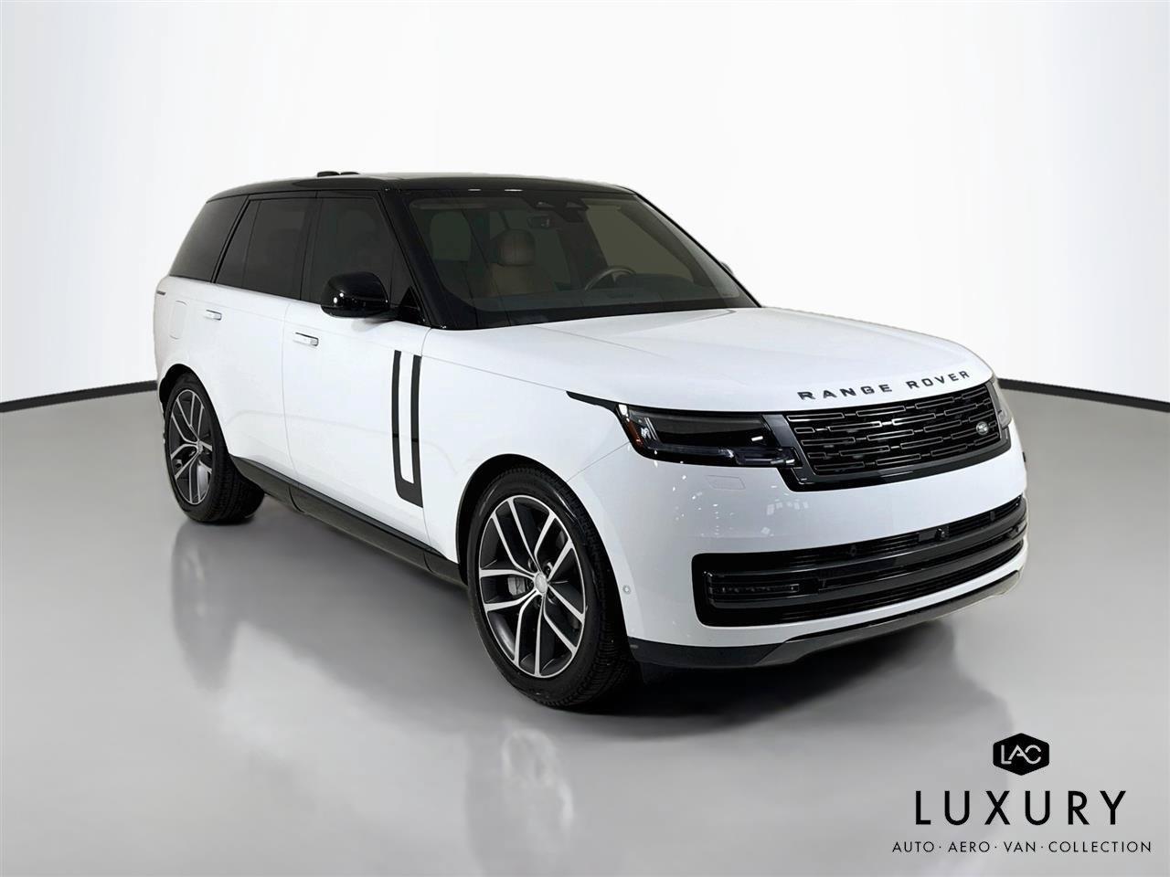 Used 2024 Land Rover Range Rover SE AWD/4WD image 3