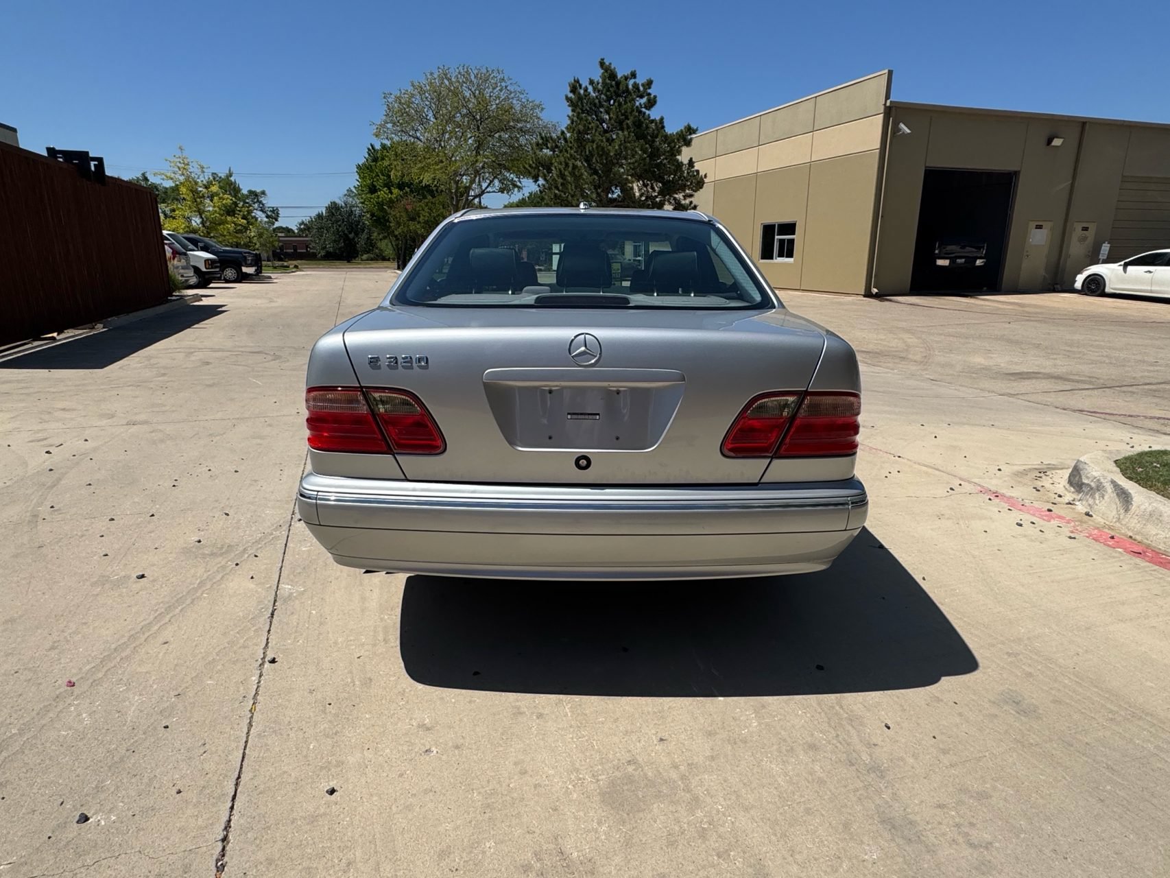 Used 2000 Mercedes-Benz E 320 Sedan image 3