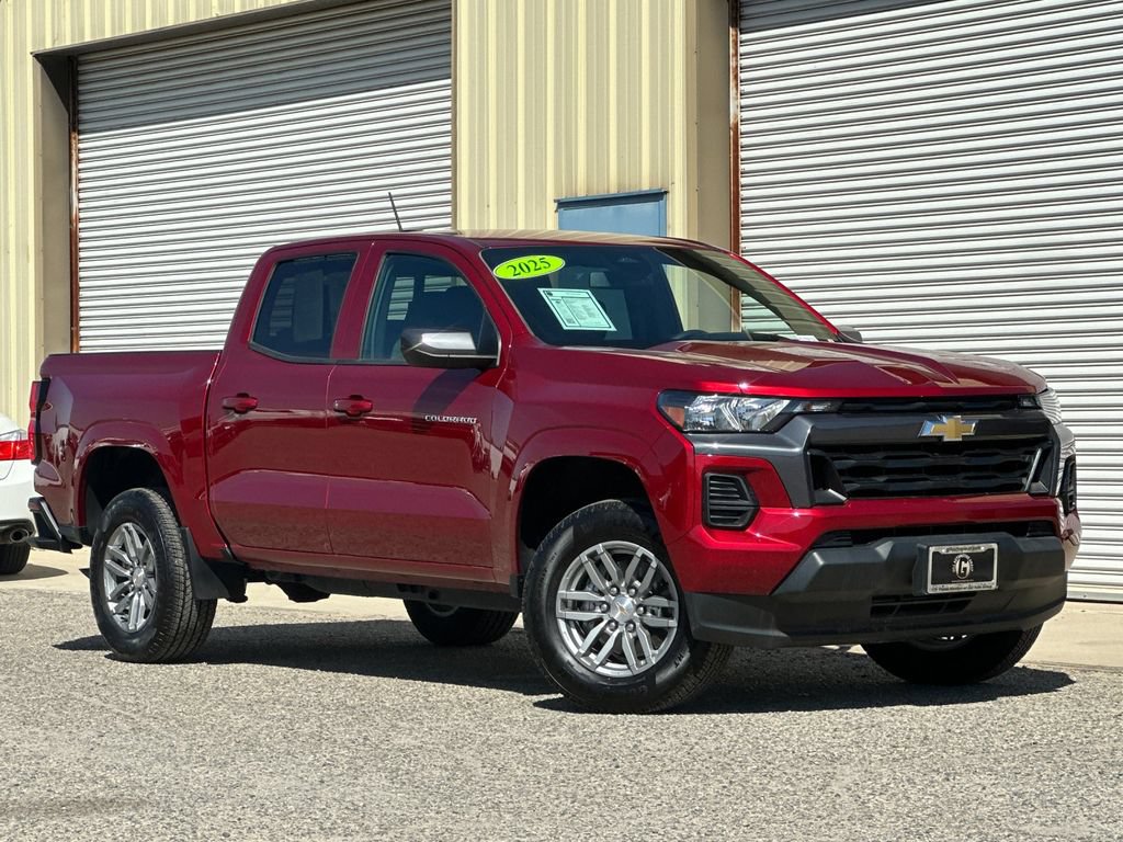 Used 2025 Chevrolet Colorado LT w/ Advanced Trailering Package RWD image 2