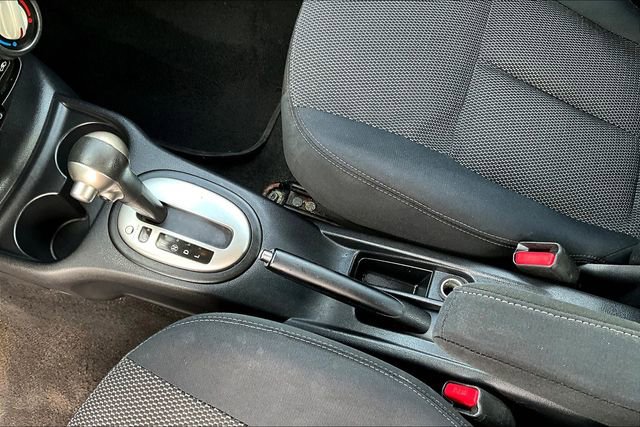 Used 2014 Nissan Versa SV w/ Convenience Package image 16