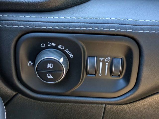 Used 2024 RAM 2500 Limited AWD/4WD image 25