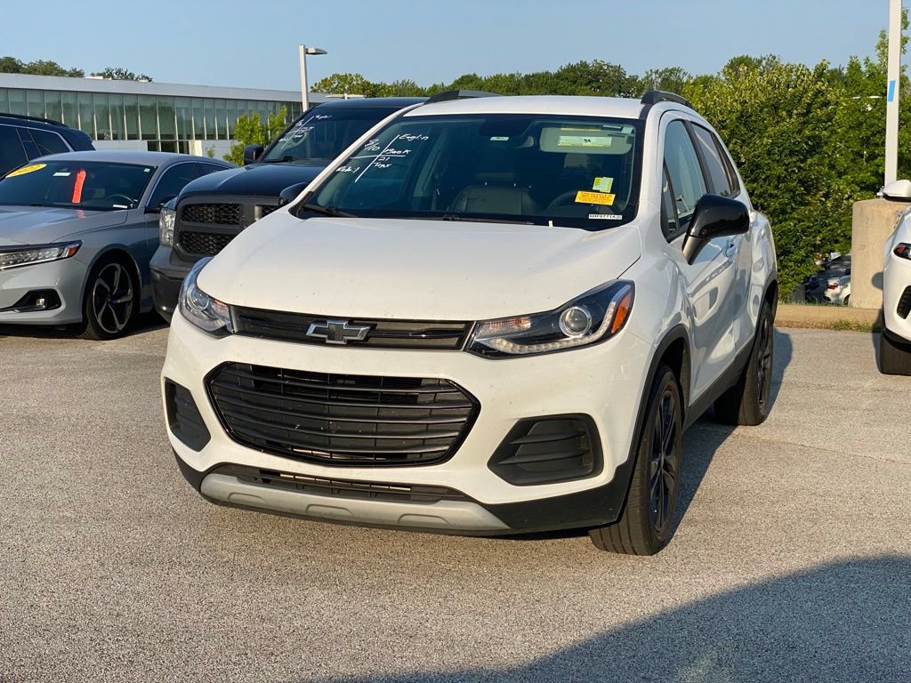 Used 2021 Chevrolet Trax LT w/ Redline Edition AWD/4WD image 3
