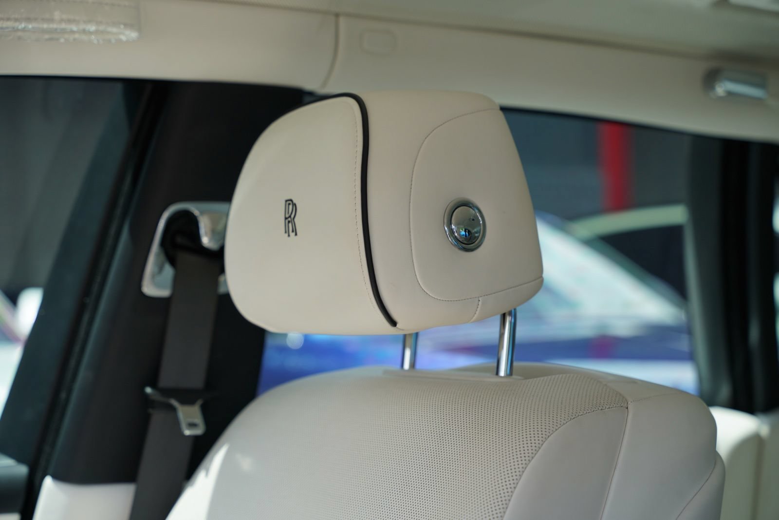 Used 2022 Rolls-Royce Phantom Sedan RWD image 25