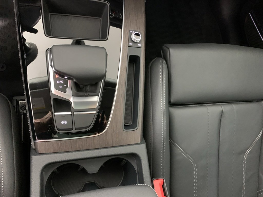 Used 2024 Audi Q5 e Premium Plus image 13