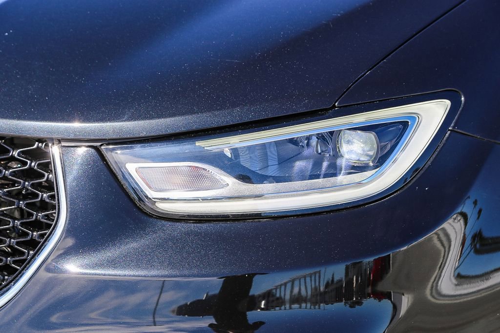 Used 2023 Chrysler Pacifica Limited image 5