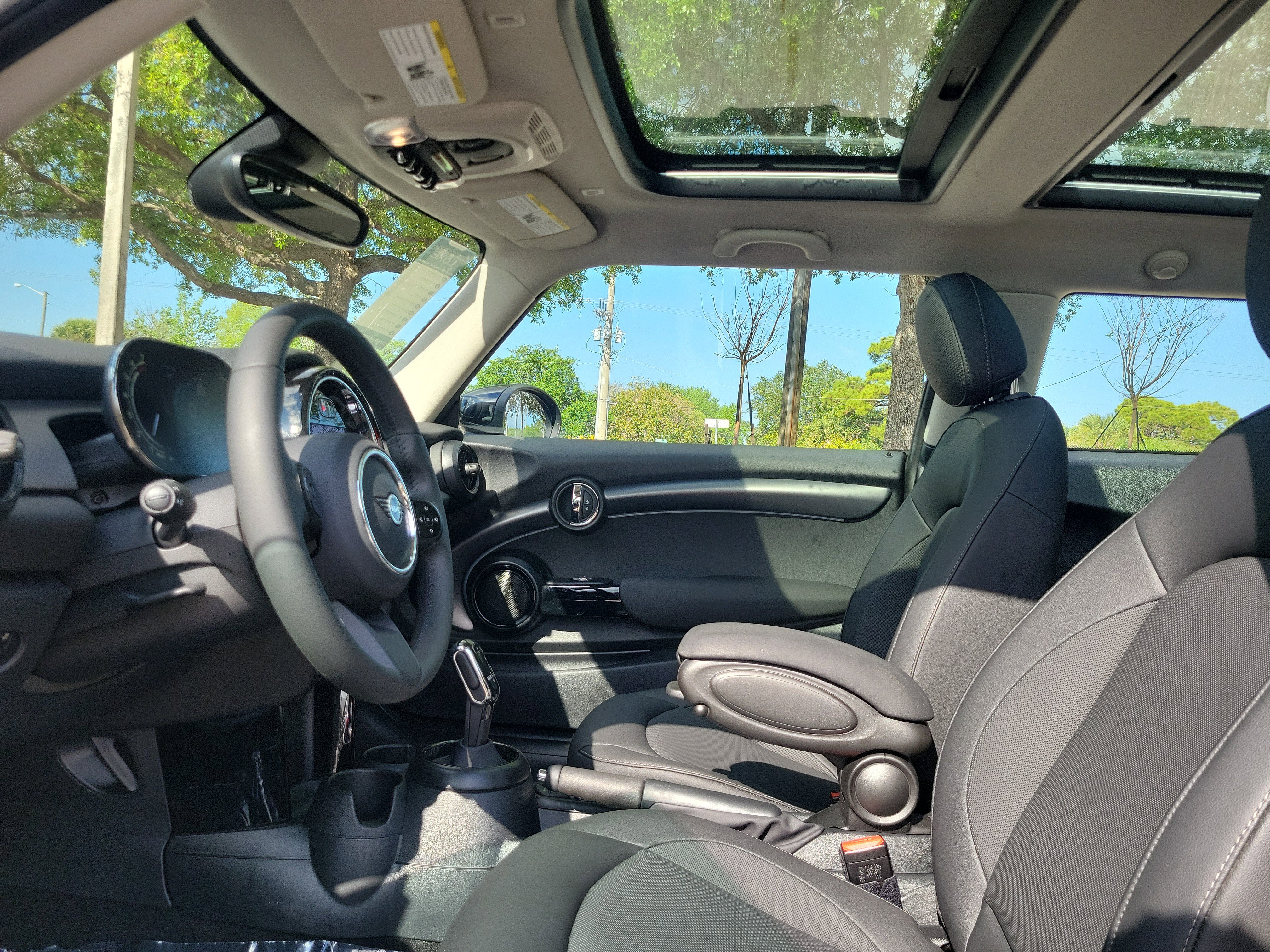 Used 2024 MINI Cooper 2-Door Hardtop image 15