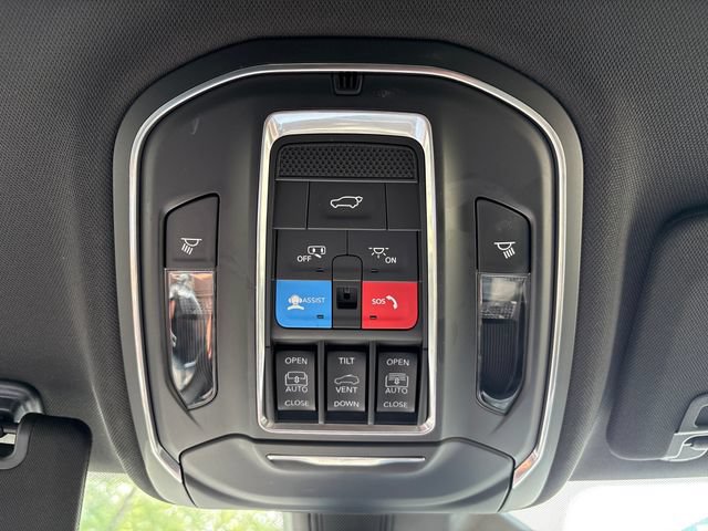 Used 2026 Jeep Grand Cherokee Limited AWD/4WD image 14