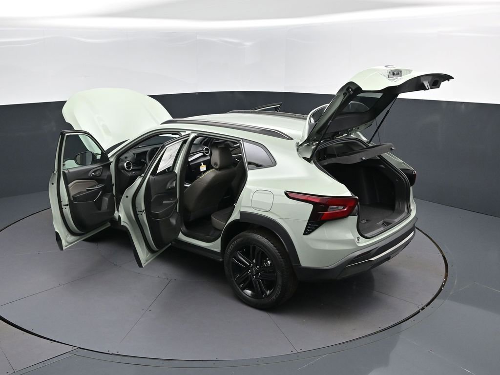 New 2026 Chevrolet Trax ACTIV w/ Driver Confidence Package FWD image 2