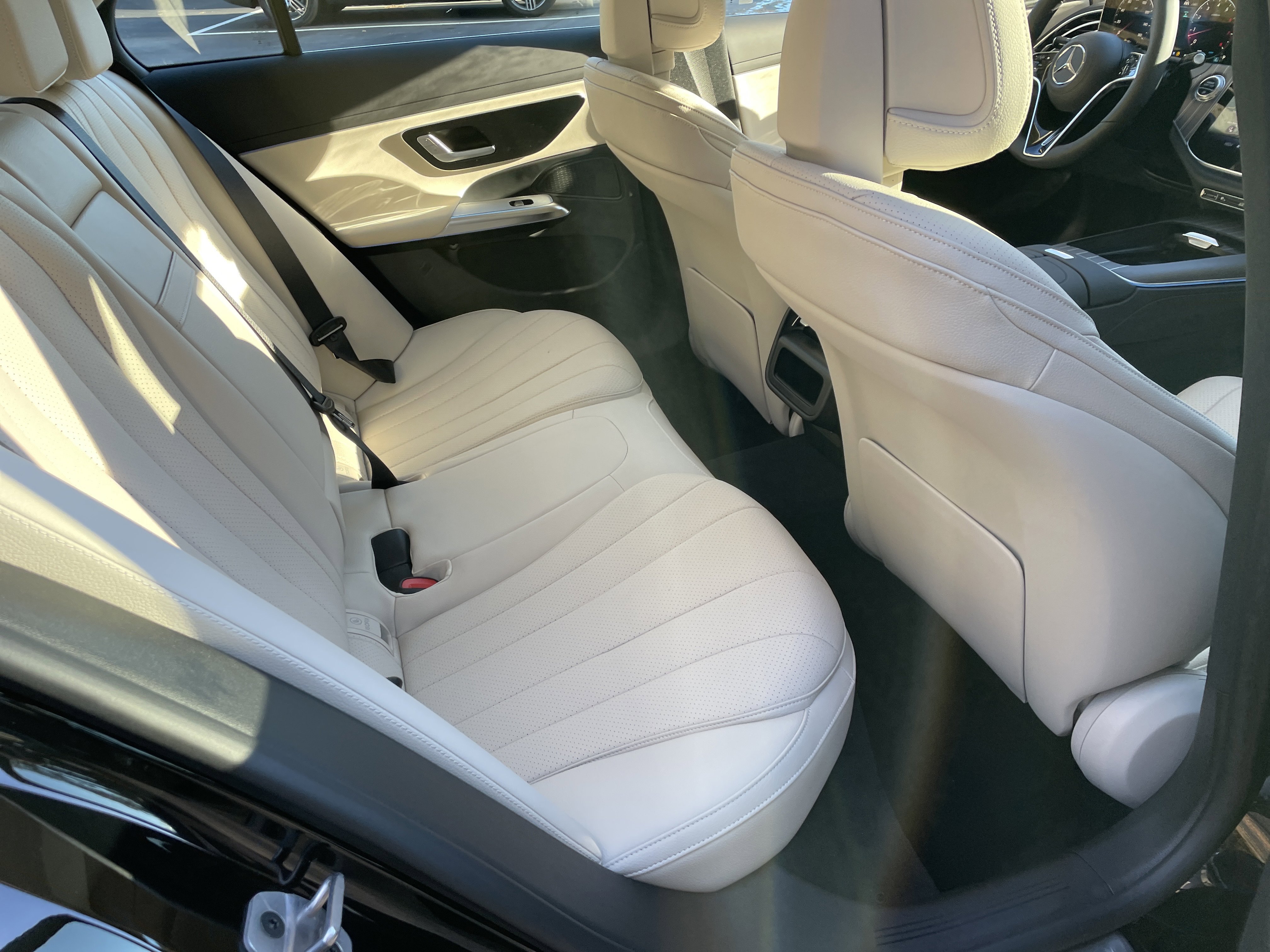 New 2026 Mercedes-Benz E 350 4MATIC Sedan image 40