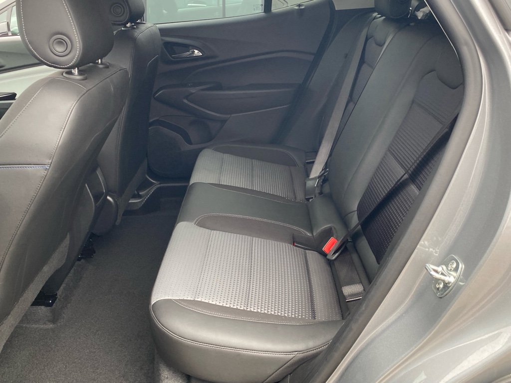 Used 2025 Chevrolet Trax LT w/ LT Convenience Package image 6