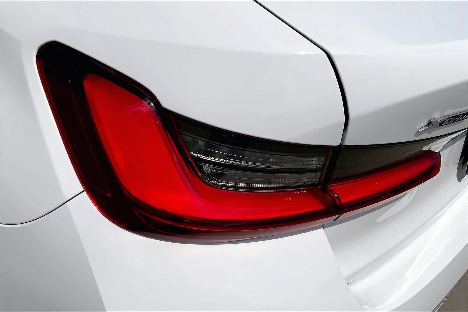 Used 2023 BMW 330i xDrive Sedan w/ Premium Package AWD/4WD image 27