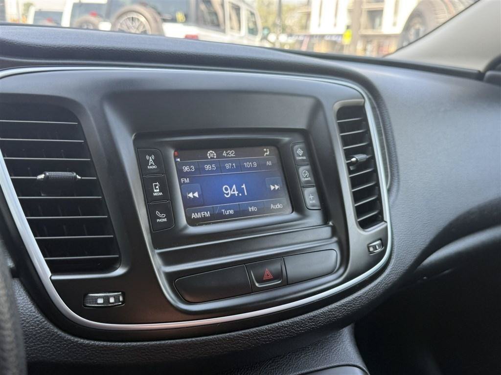 Used 2016 Chrysler 200 Limited FWD image 20