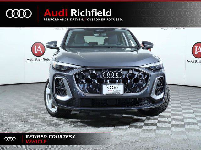 Used 2025 Audi Q5 Premium Plus w/ Premium Plus AWD/4WD image 4