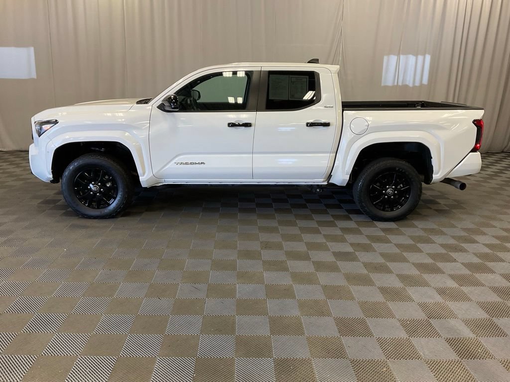 Used 2025 Toyota Tacoma SR5 AWD/4WD image 12