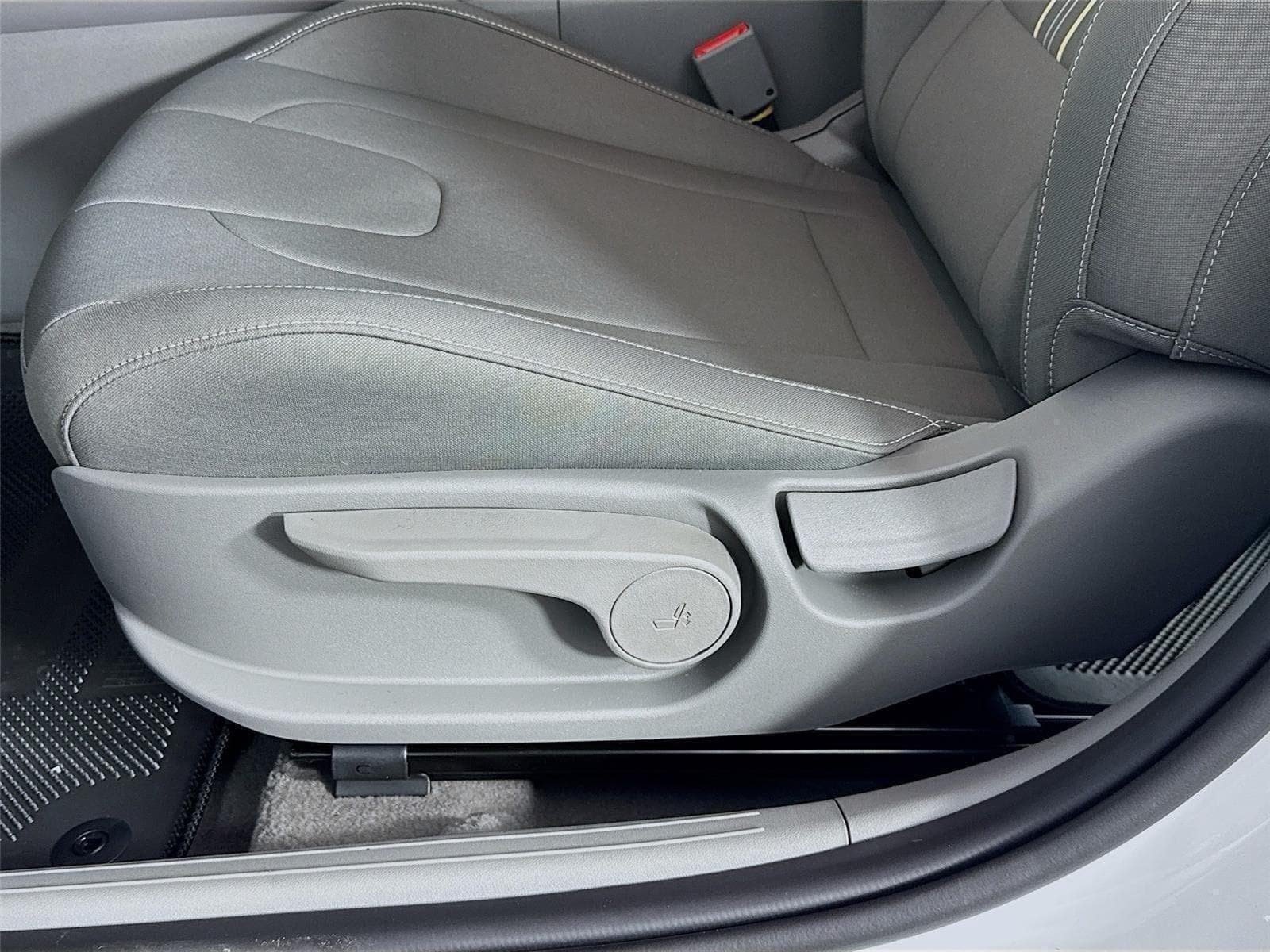 New 2026 Hyundai Elantra Sport FWD image 19