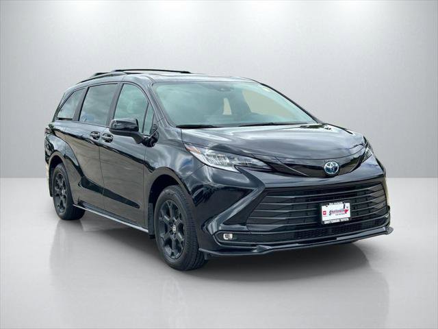 Certified 2025 Toyota Sienna XLE Woodland Edition AWD/4WD image 3