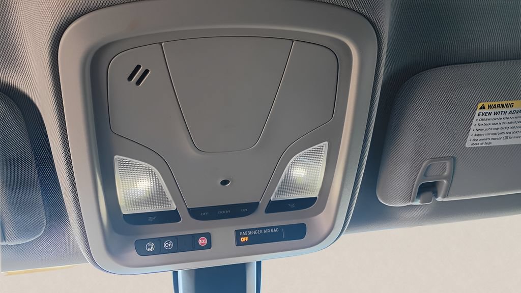 Used 2018 Chevrolet Impala LT FWD image 6