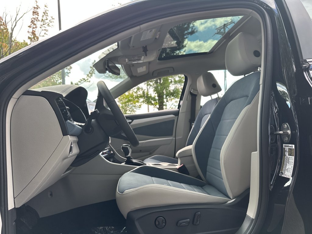 New 2027 Volkswagen Jetta SE FWD image 8