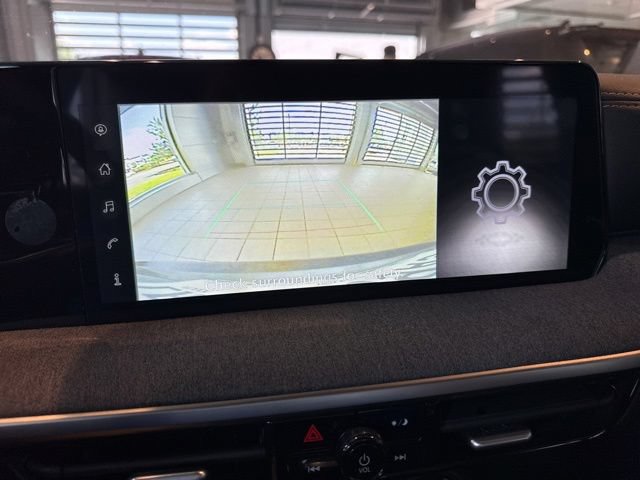 Used 2025 Nissan Kicks SV AWD/4WD image 5