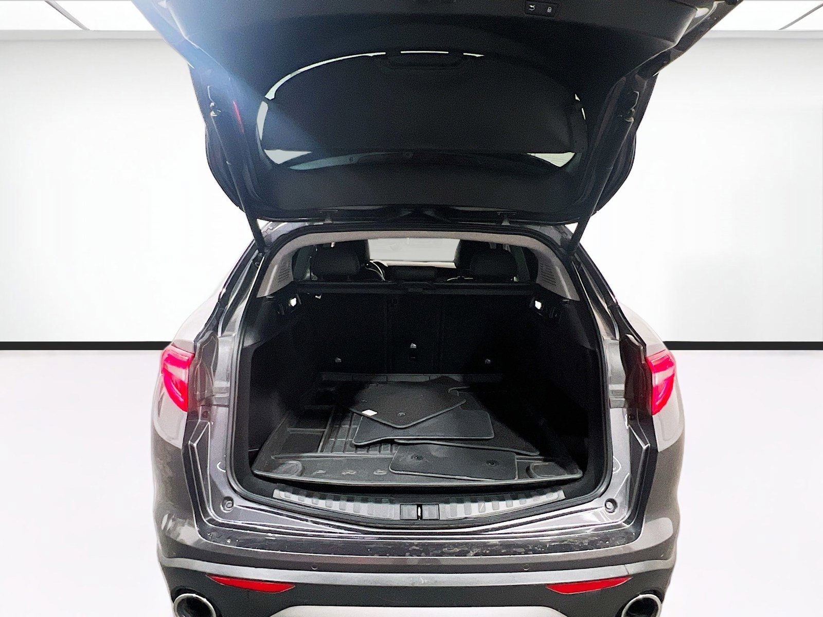 Used 2018 Alfa Romeo Stelvio Ti AWD/4WD image 19