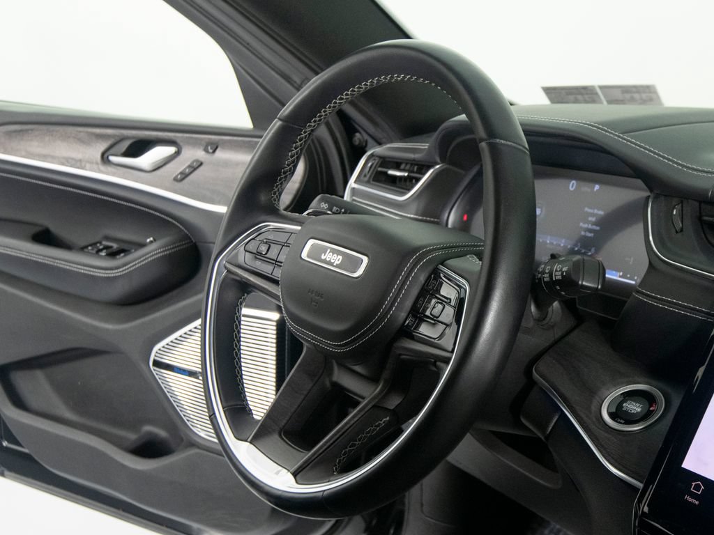 Used 2022 Jeep Grand Cherokee L Overland w/ Luxury Tech Group IV AWD/4WD image 33