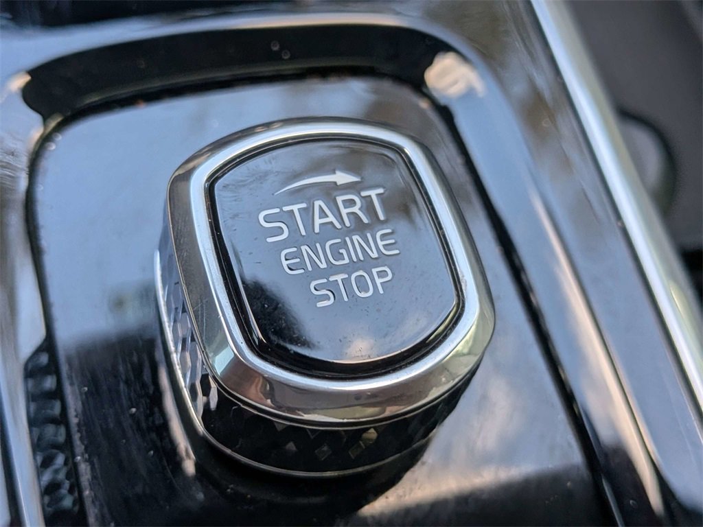 Certified 2023 Volvo XC60 B5 Ultimate w/ Climate Package image 29