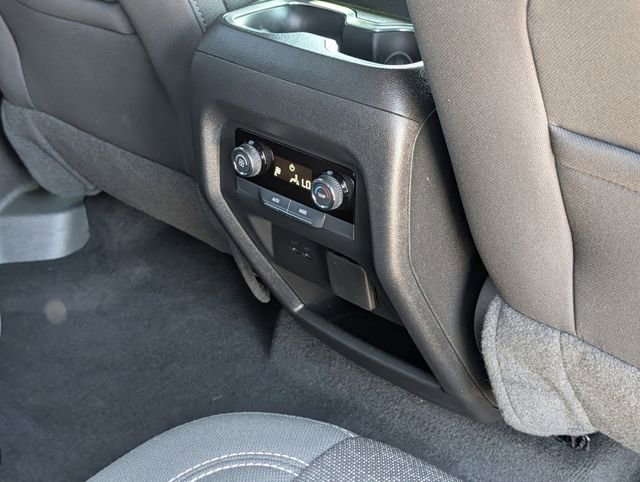 Used 2025 Chevrolet Traverse LT w/ Driver Confidence Package FWD image 31