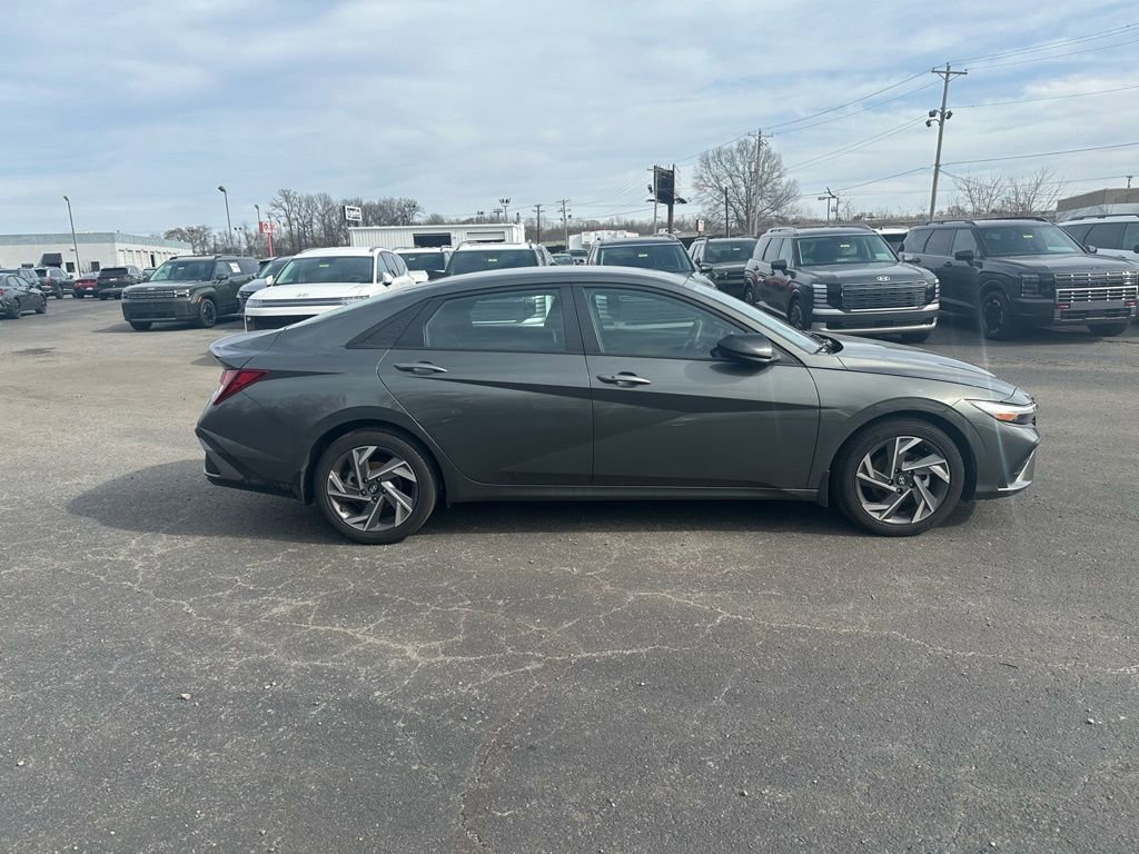 Certified 2025 Hyundai Elantra Sport image 8