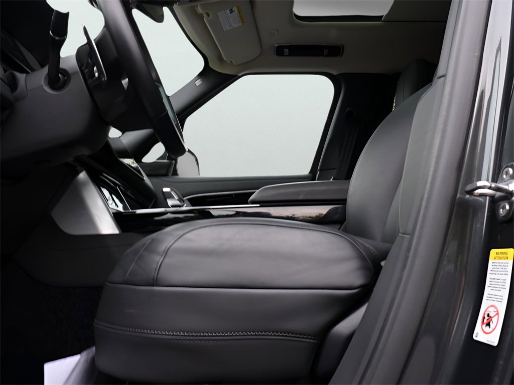 Used 2025 Land Rover Range Rover SE image 36