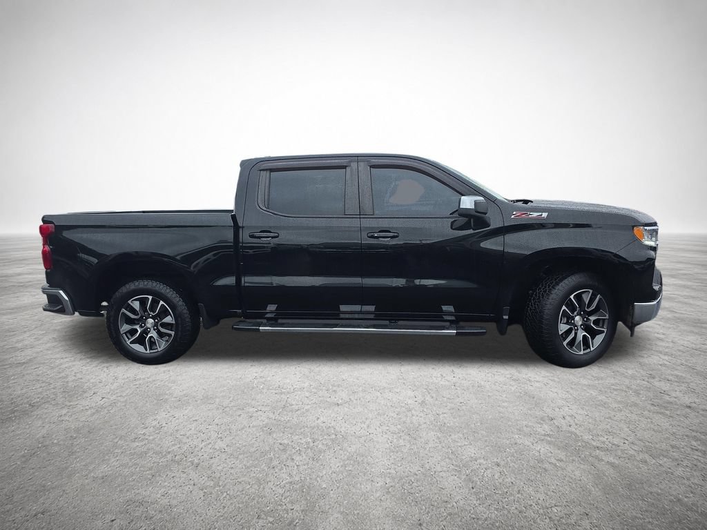 Used 2022 Chevrolet Silverado 1500 LT w/ Z71 Off-Road Package AWD/4WD image 9