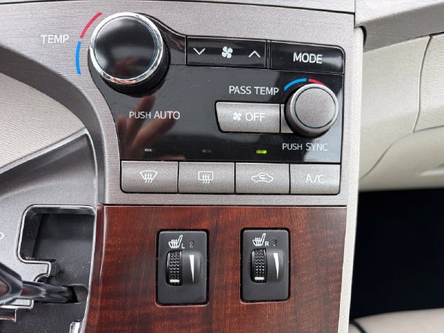 Used 2011 Toyota Venza AWD w/ Comfort Pkg image 16