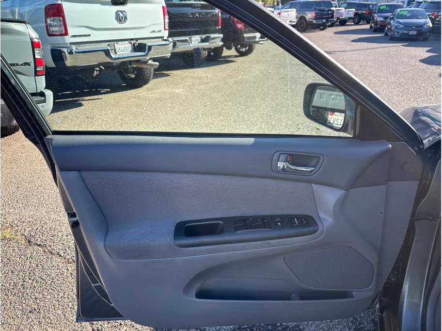 Used 2005 Toyota Camry LE FWD image 15