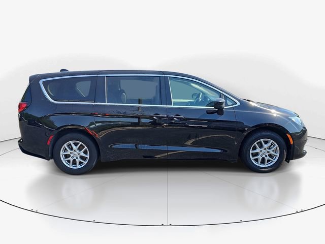 Used 2024 Chrysler Voyager LX FWD image 2