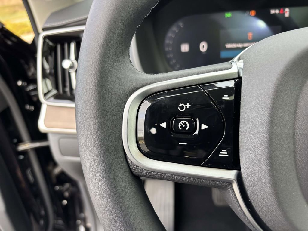 New 2026 Volvo XC90 B6 Plus w/ Protection Package Premier image 18
