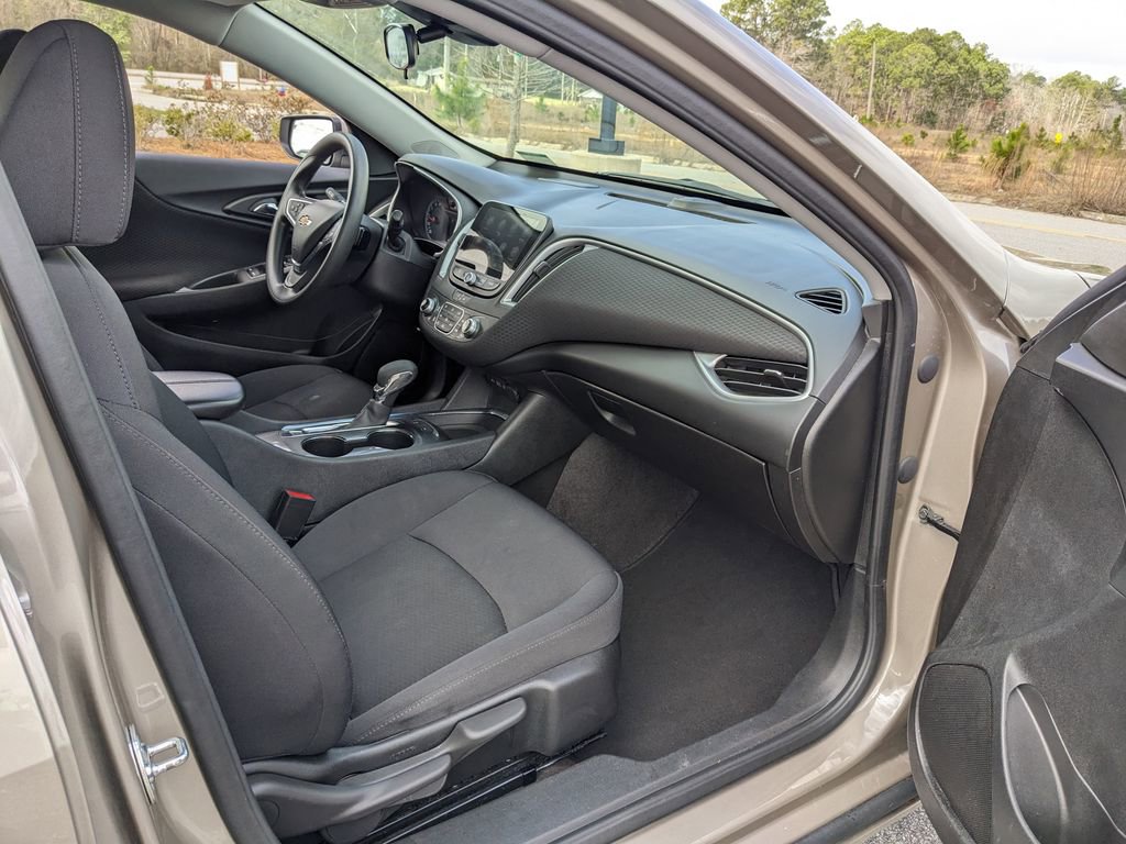 Used 2025 Chevrolet Malibu LT image 35