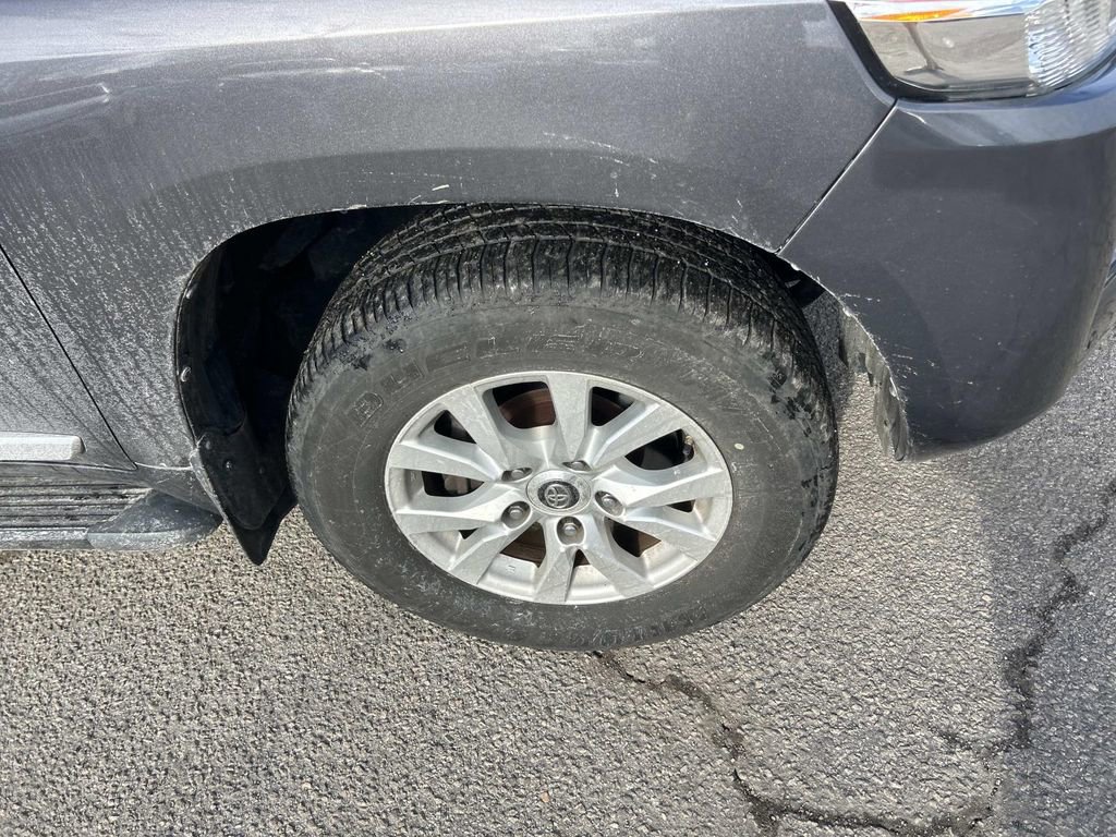 Used 2017 Toyota Land Cruiser image 11