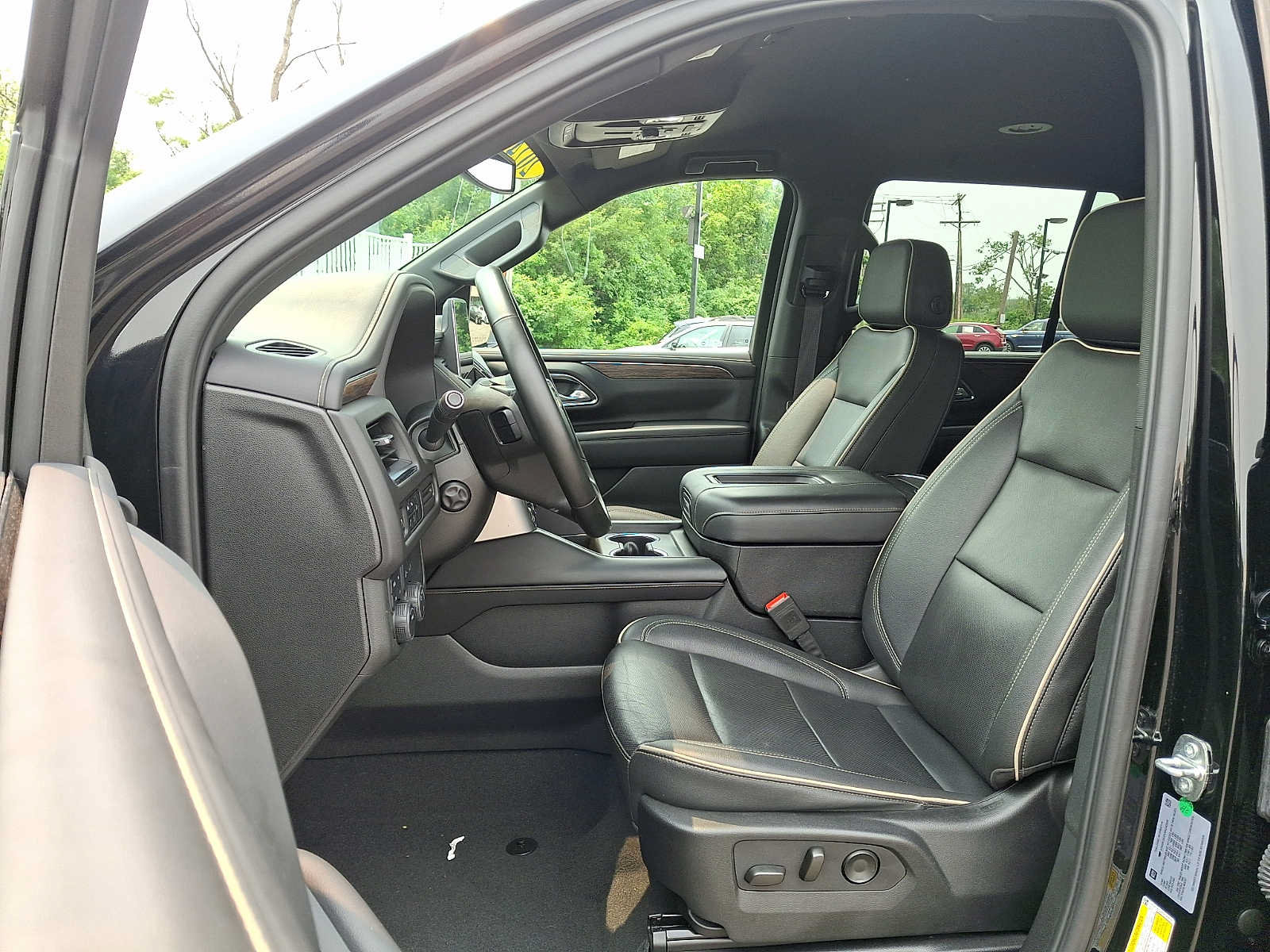 Used 2024 Chevrolet Tahoe Premier AWD/4WD image 15