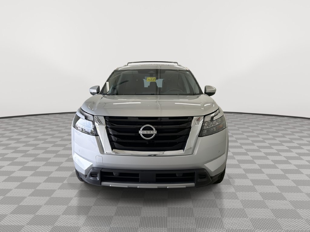 Certified 2025 Nissan Pathfinder Platinum w/ Cargo Package FWD image 5