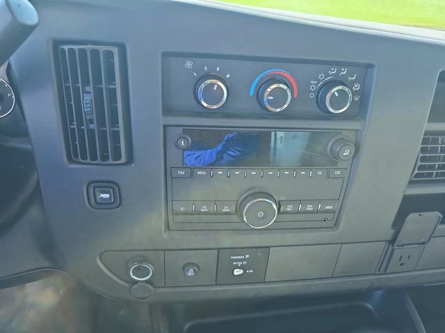 Used 2018 Chevrolet Express 3500 Extended w/ Power Convenience Package RWD image 21